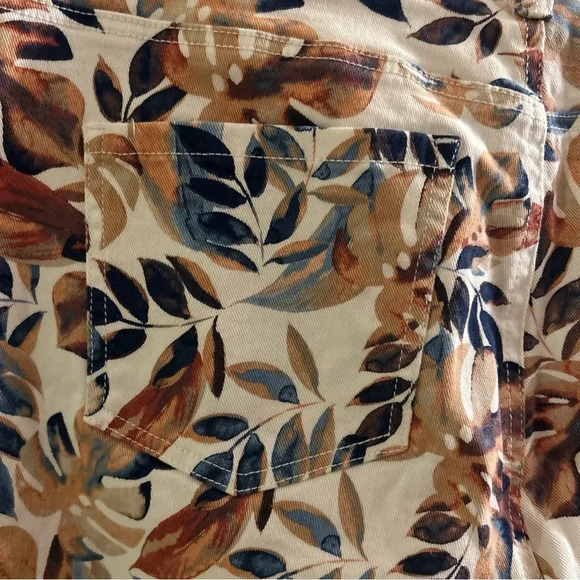 Gloria Vanderbilt Amanda Floral High Rise Stretch Knee Capri/cropped Size 16P - Picture 7 of 11